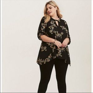 TORRID 5 3/4 SLEEVE TUNIC KEYHOLE MARIGOLD FLORAL